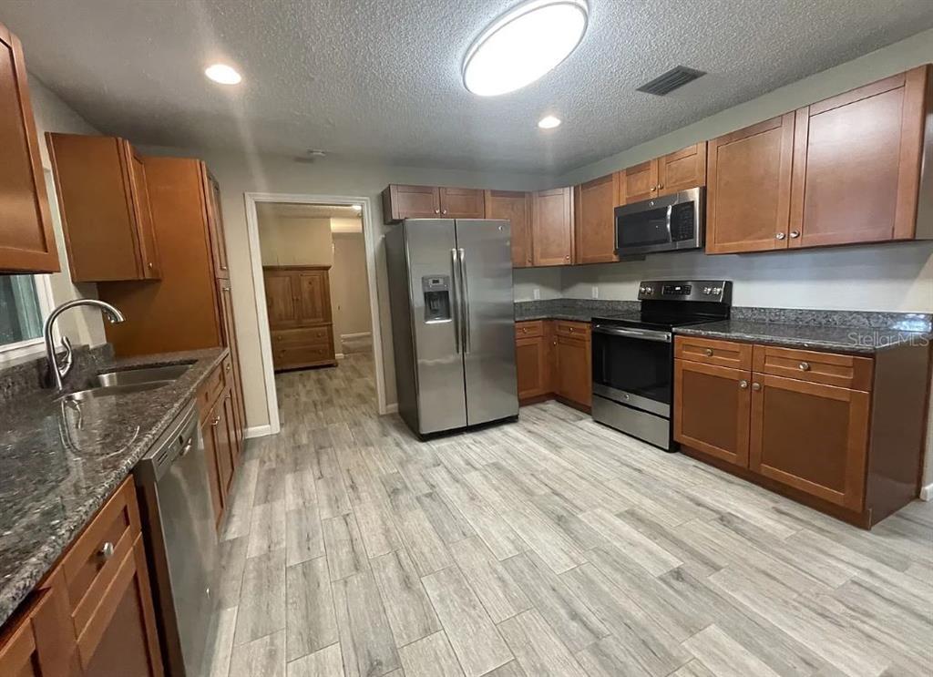 18109 Crawley Road Odessa, FL 33556 - Photo 12 of 28 Gallery Image 12
