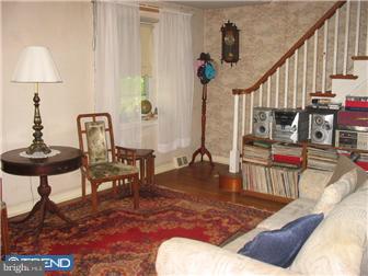 8040 Pine Road Philadelphia, PA 19111 - Photo 3 of 8 Living Room