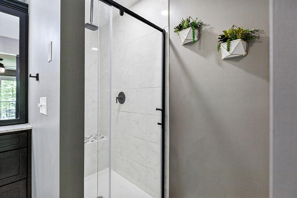 36 Riva Ridge Road Vassalboro, ME 04989 - Photo 21 of 52 Main bath shower