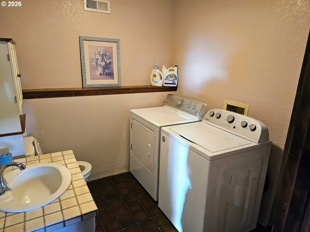 $395,000 | 1818 Northeast Todd Street, Roseburg, OR 97470