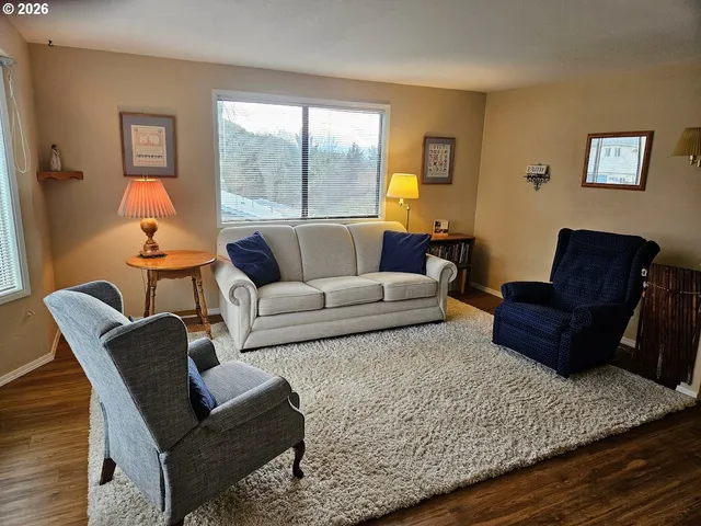 $395,000 | 1818 Northeast Todd Street, Roseburg, OR 97470