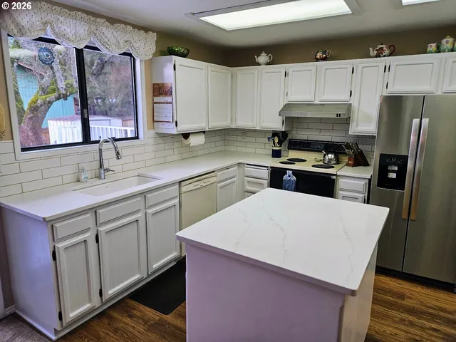 $395,000 | 1818 Northeast Todd Street, Roseburg, OR 97470