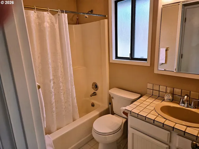 $395,000 | 1818 Northeast Todd Street, Roseburg, OR 97470