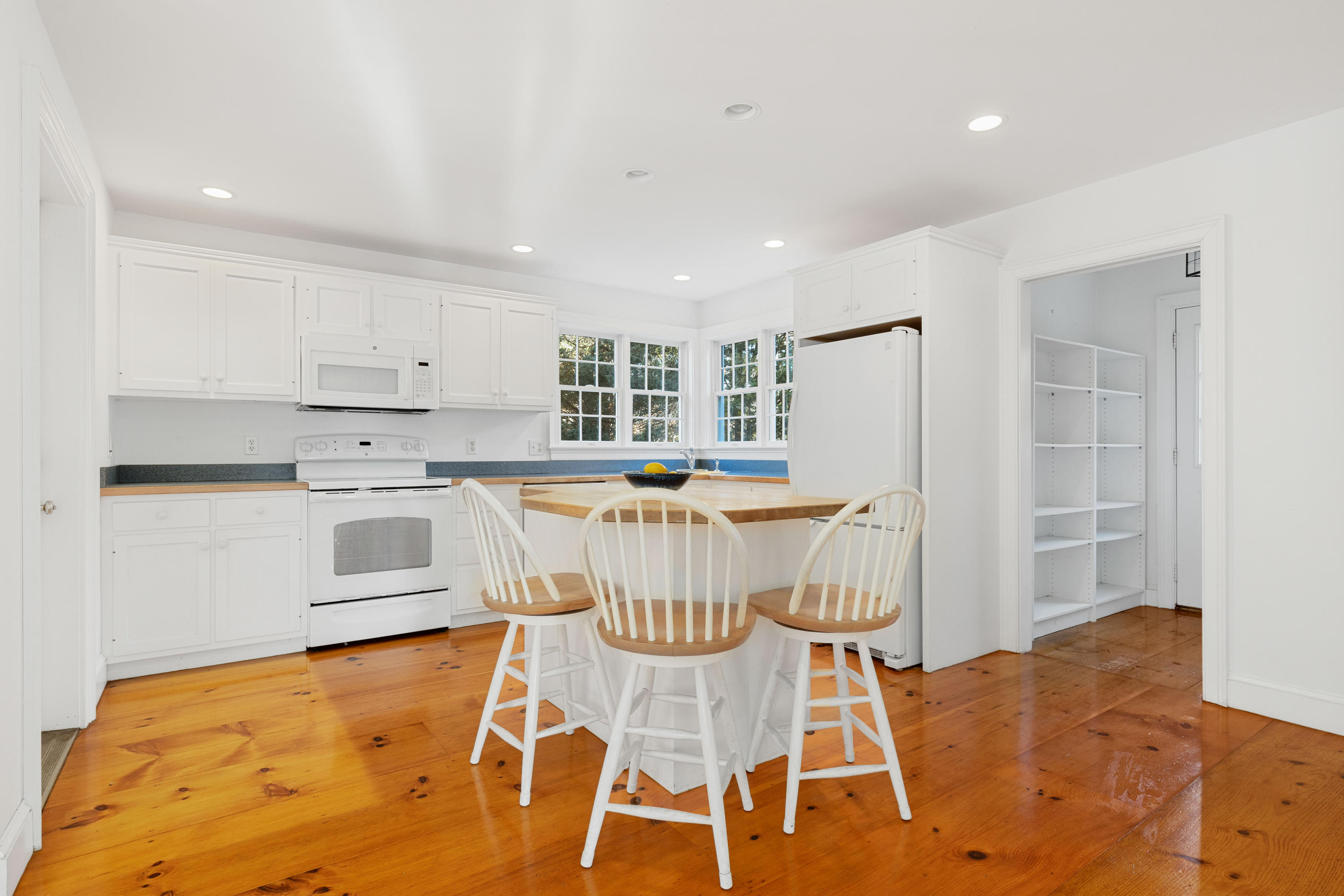 520 Dyer Prince Road Eastham, MA 02642 - Photo 8 of 41 520DyeLR-12