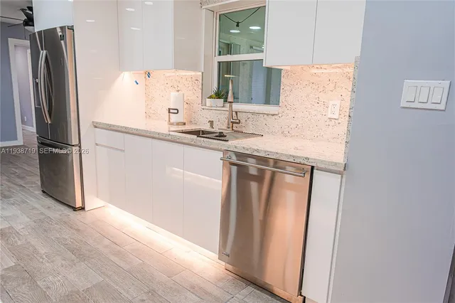a view of an empty room and a ceiling fan
