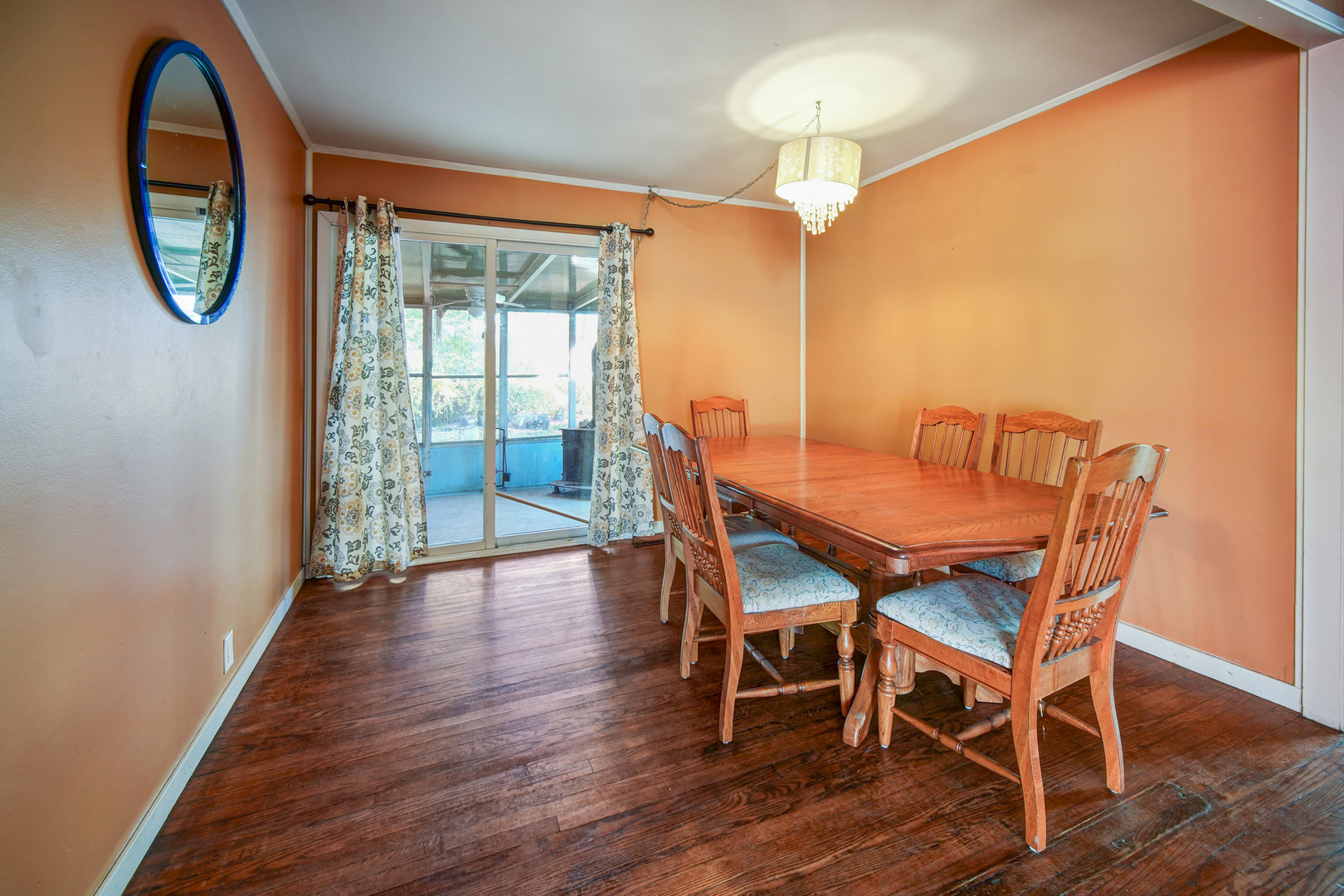 94 Wren Road Carpentersville, IL 60110 - Photo 13 of 21 a dining room with furniture and window