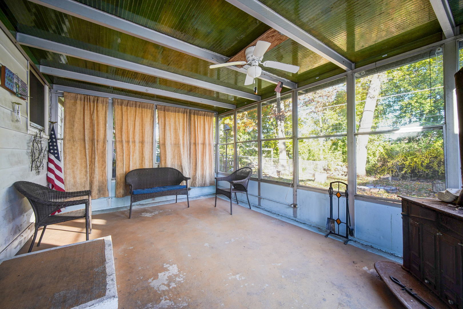 94 Wren Road Carpentersville, IL 60110 - Photo 15 of 21 a bedroom with furniture and a window