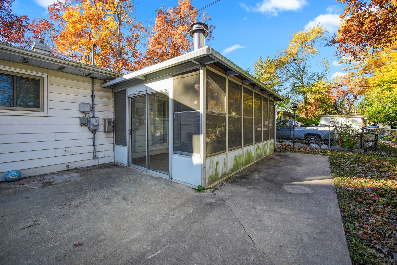 94 Wren Road Carpentersville, IL 60110 - Photo 6 of 21 a view of a house with a yard