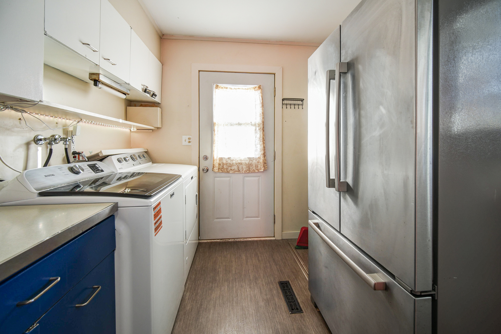 94 Wren Road Carpentersville, IL 60110 - Photo 8 of 21 a utility room with cabinets washer and dryer