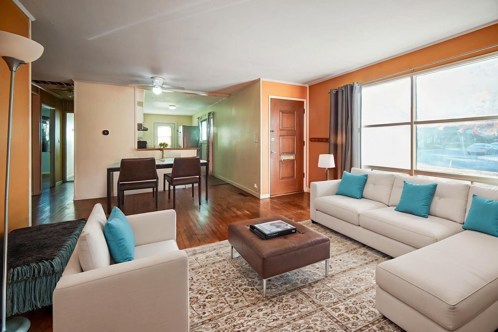 94 Wren Road Carpentersville, IL 60110 - Photo 10 of 21 a living room with furniture and a large window