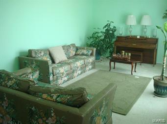 2208 Centeroyal Drive St. Louis, MO 63131 - Photo 3 of 18