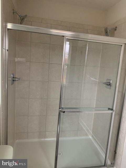 1926 Spearfish Court Newark, DE 19702 - Photo 14 of 25 a bathroom with a glass shower door