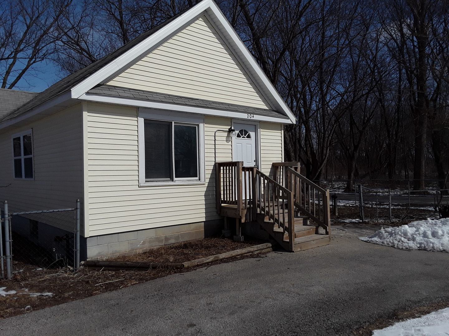 204 Riverside Drive McHenry, IL 60051 - Photo 1 of 19