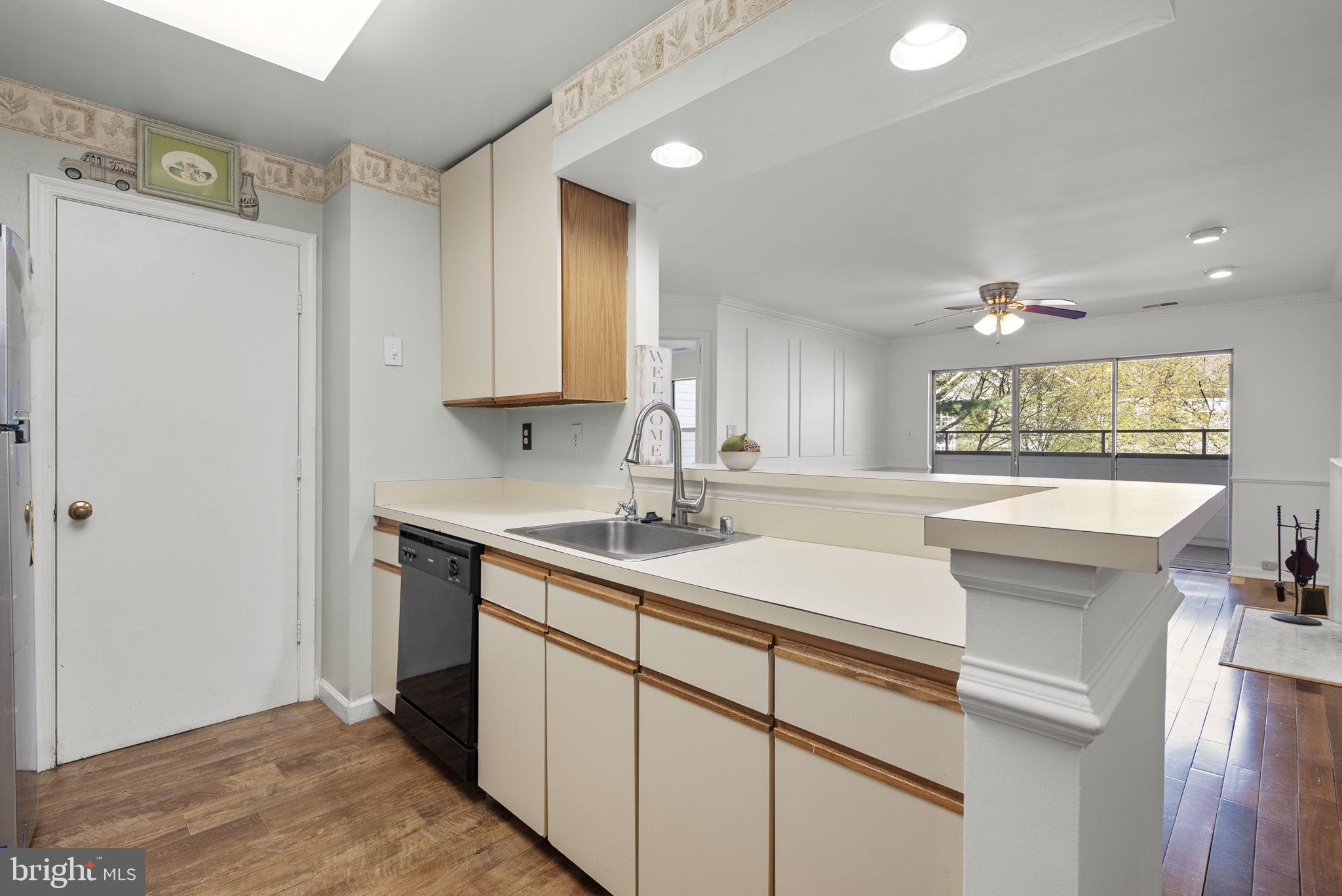 13708 Modrad Way, Unit 7B33 Silver Spring, MD 20904 - Photo 7 of 28 Kitchen