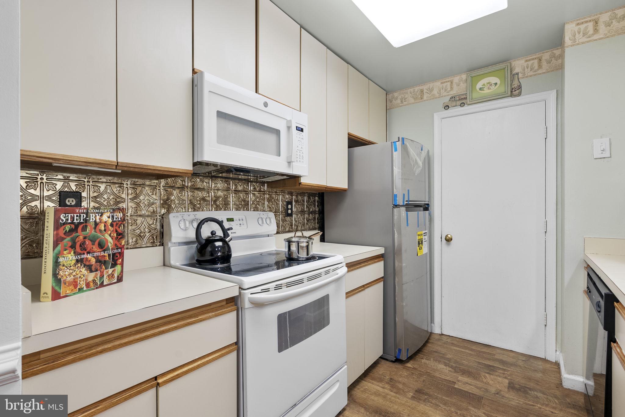 13708 Modrad Way, Unit 7B33 Silver Spring, MD 20904 - Photo 8 of 25 Kitchen