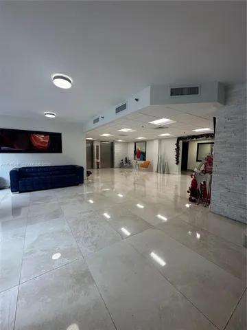 $2,100 | 919 Hillcrest Drive, Unit 303, Hollywood, FL 33021