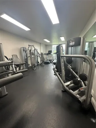 $2,000 | 919 Hillcrest Drive, Unit 303, Hollywood, FL 33021