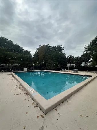 $2,000 | 919 Hillcrest Drive, Unit 303, Hollywood, FL 33021