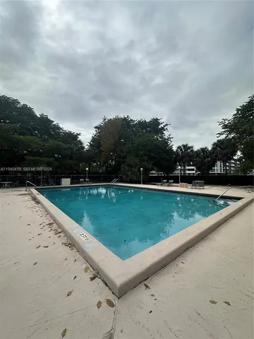 $2,100 | 919 Hillcrest Drive, Unit 303, Hollywood, FL 33021