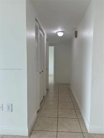 $2,000 | 919 Hillcrest Drive, Unit 303, Hollywood, FL 33021