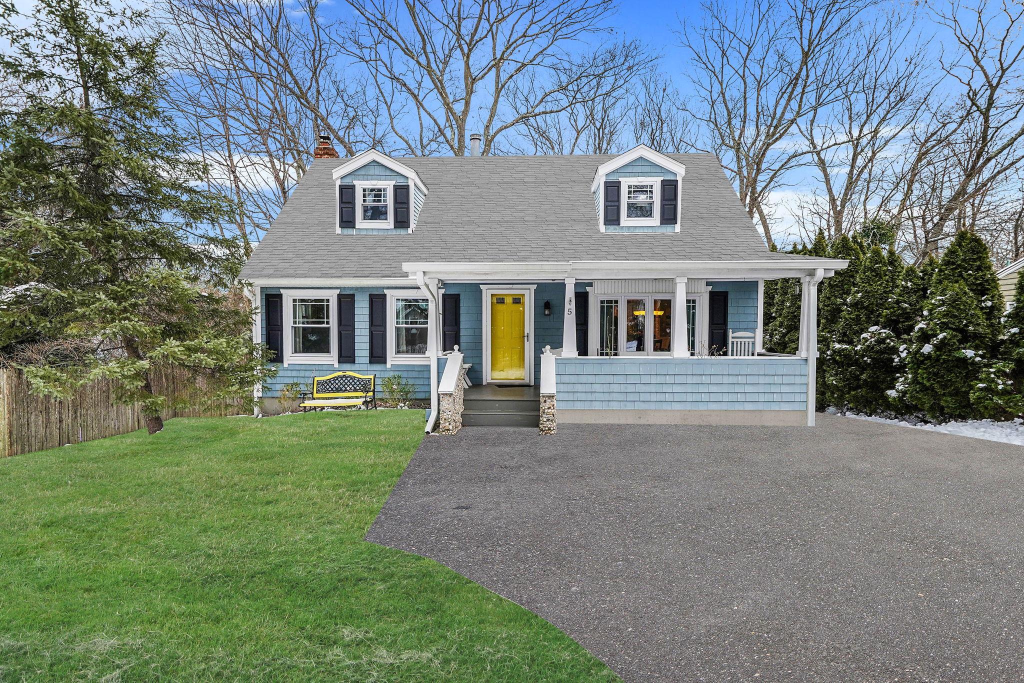 5 Tuckahoe Road Sound Beach, NY 11789 - Photo 1 of 1 Cape cod-style house with a front lawn
