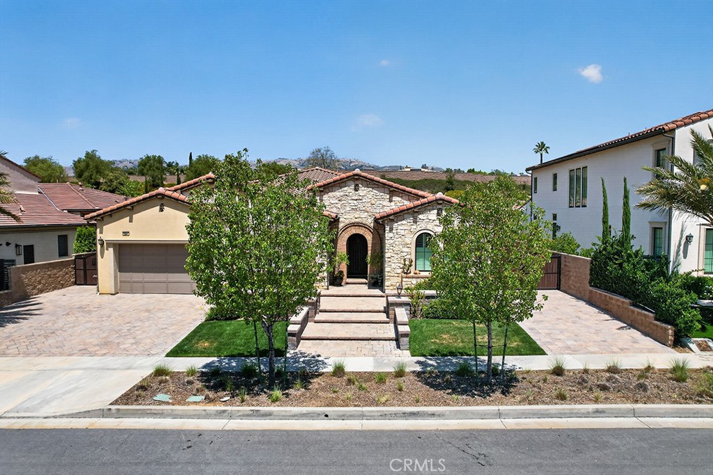19843 Split Oak Road Chatsworth, CA 91311 - Photo 6 of 75 front view of a house