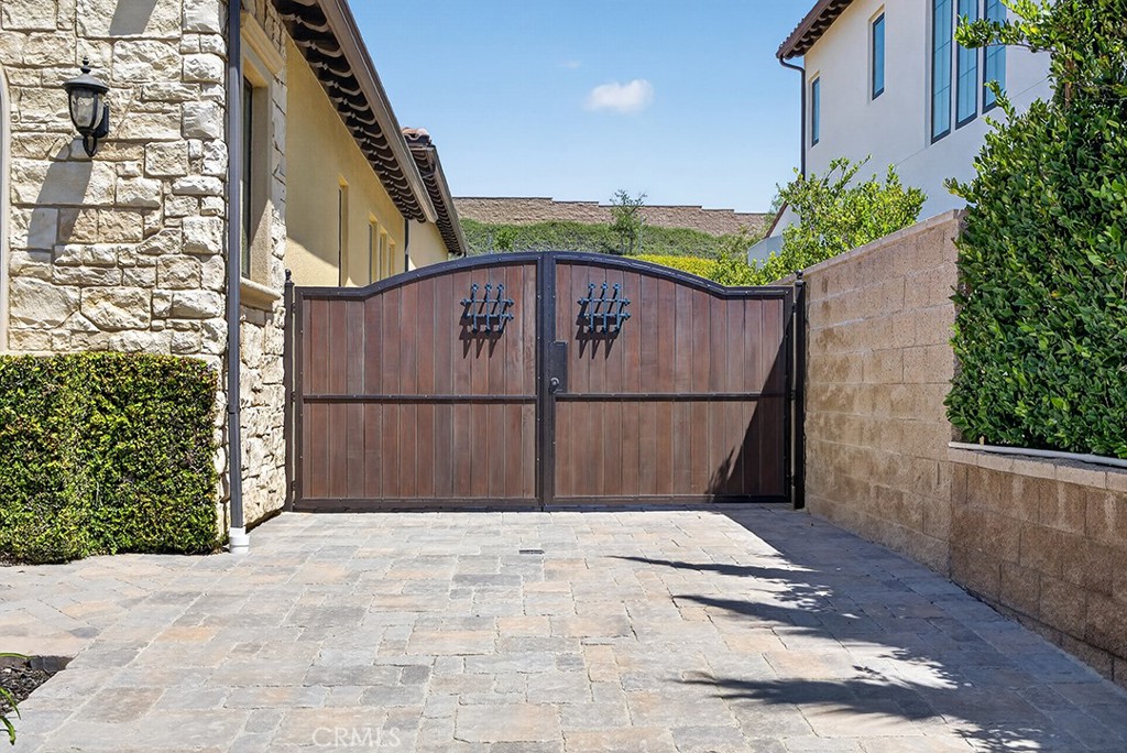 19843 Split Oak Road Chatsworth, CA 91311 - Photo 8 of 75