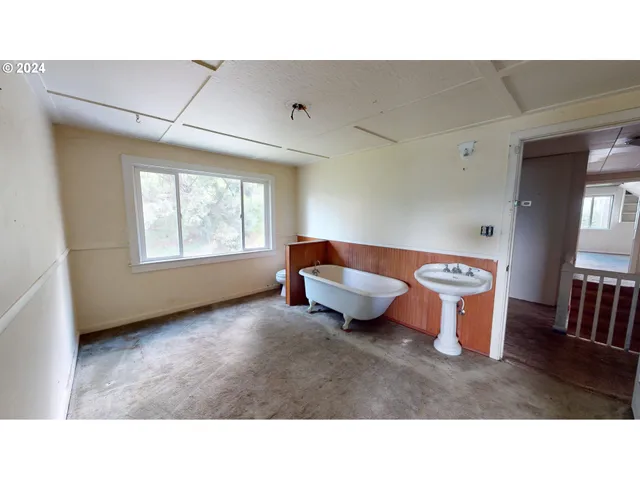 $175,000 | 1426 Southeast Overlook Avenue, Roseburg, OR 97470