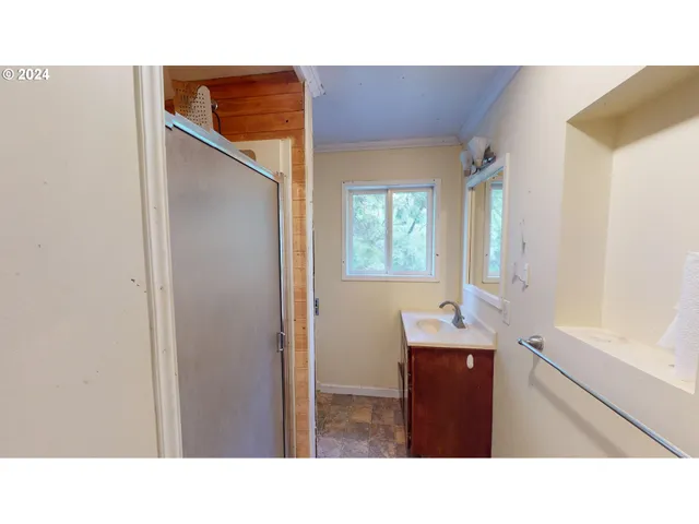 $175,000 | 1426 Southeast Overlook Avenue, Roseburg, OR 97470