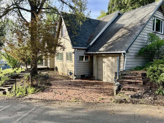$175,000 | 1426 Southeast Overlook Avenue, Roseburg, OR 97470