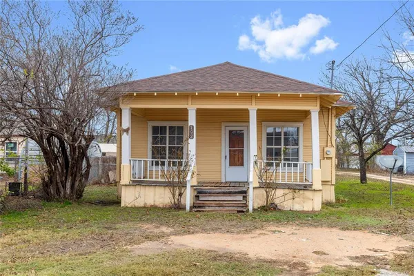 $70,000 | 102 Fitzgerald Street, Bangs, TX 76823