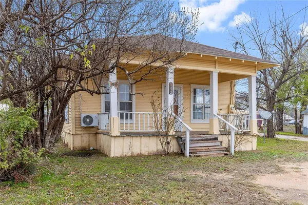 $70,000 | 102 Fitzgerald Street, Bangs, TX 76823