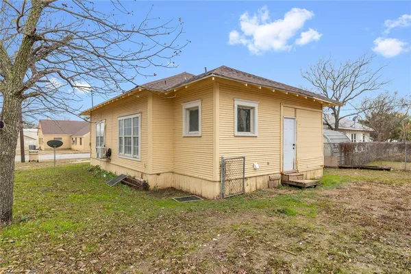 $62,500 | 102 Fitzgerald Street, Bangs, TX 76823