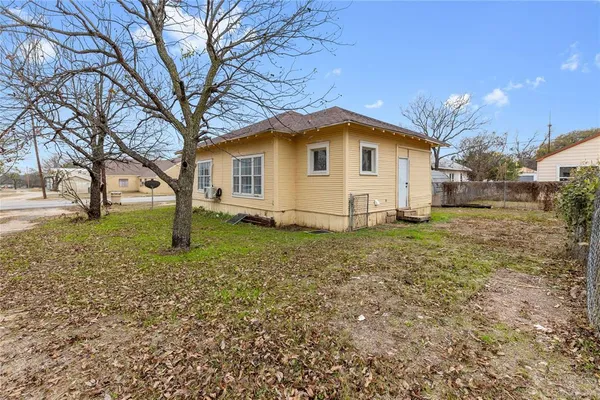 $62,500 | 102 Fitzgerald Street, Bangs, TX 76823