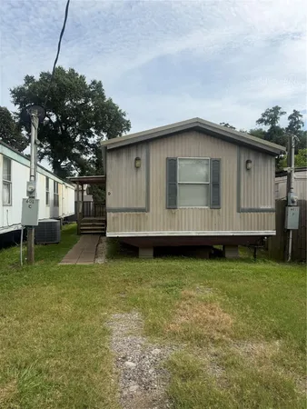 $1,250 | 601 Clear Lake Road, Unit D, Highlands, TX 77562