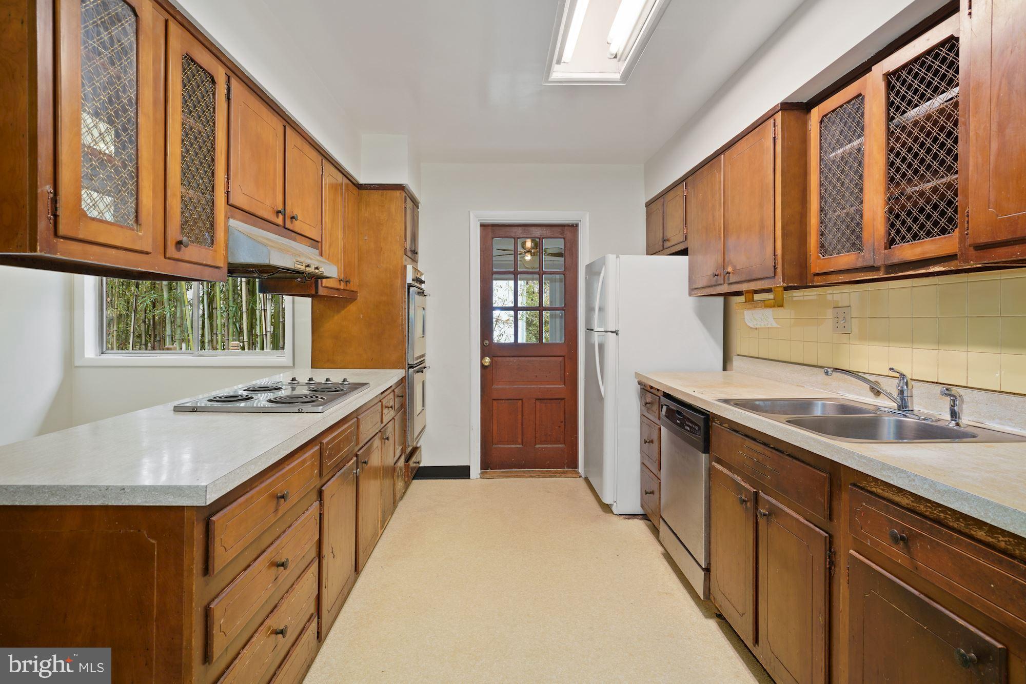 4402 29th Street Northwest Washington, DC 20008 - Photo 11 of 33 Kitchen with table space