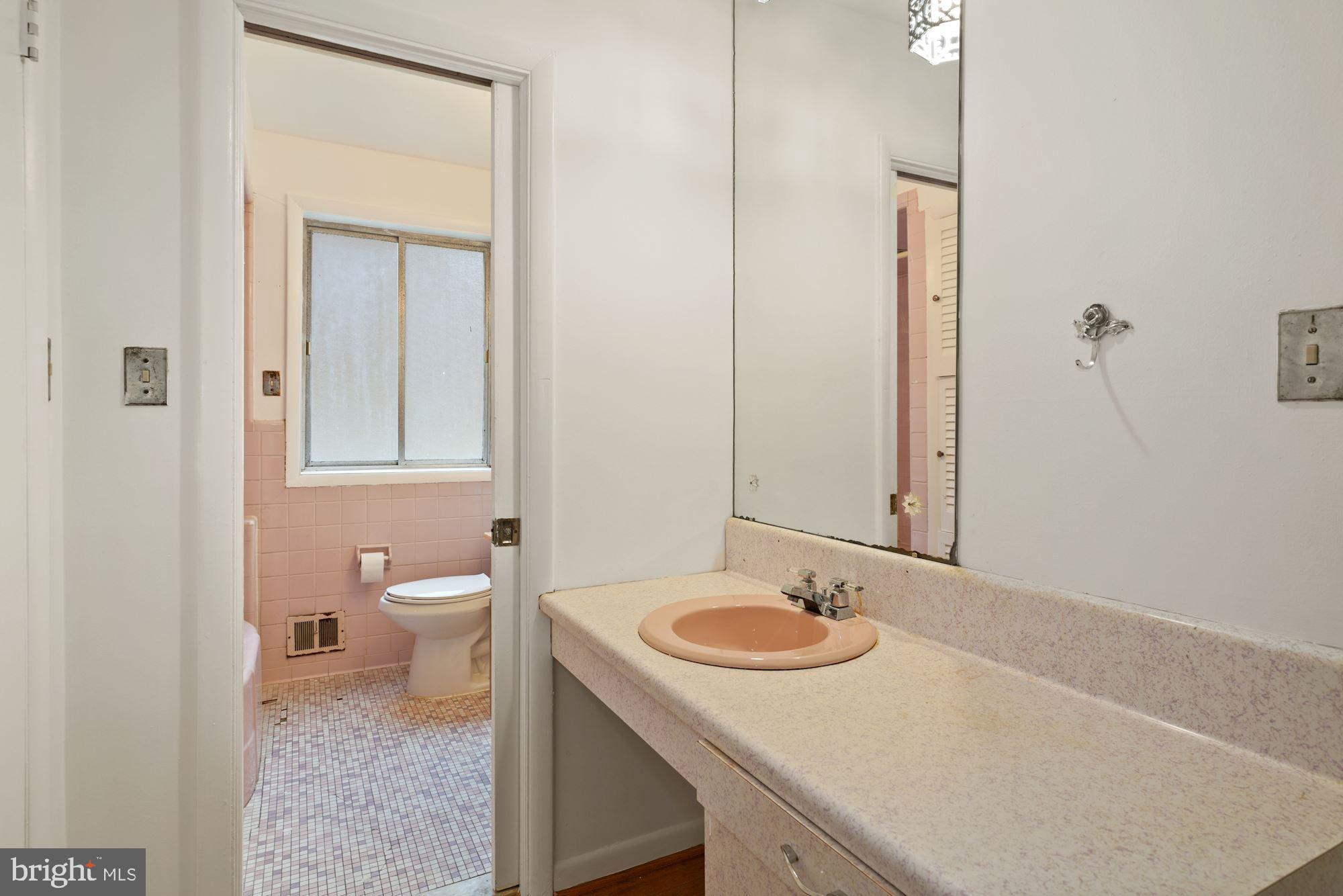 4402 29th Street Northwest Washington, DC 20008 - Photo 13 of 33 Primary Bath