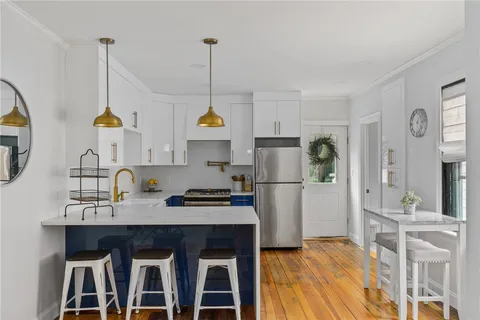 $3,850 | 11 Sunshine Court, Newport, RI 02840