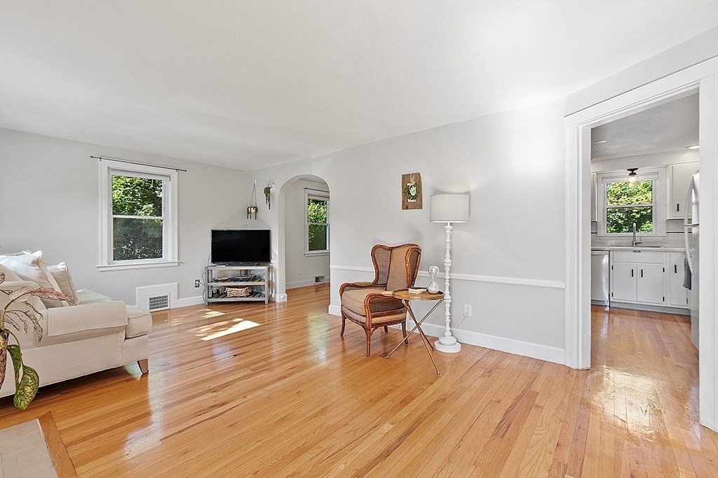 6 Maxdale Road Worcester, MA 01602 - Photo 5 of 42 a living room with furniture and a flat screen tv