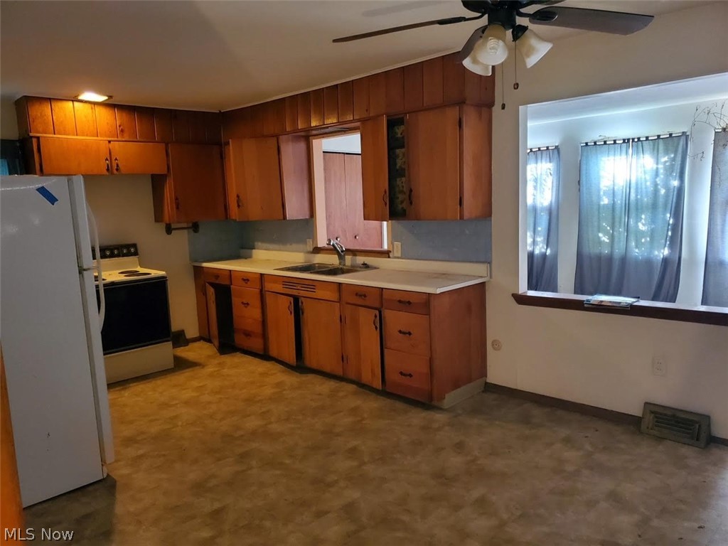 285 Park Road Painesville, OH 44077 - Photo 2 of 8 Gallery Image 2