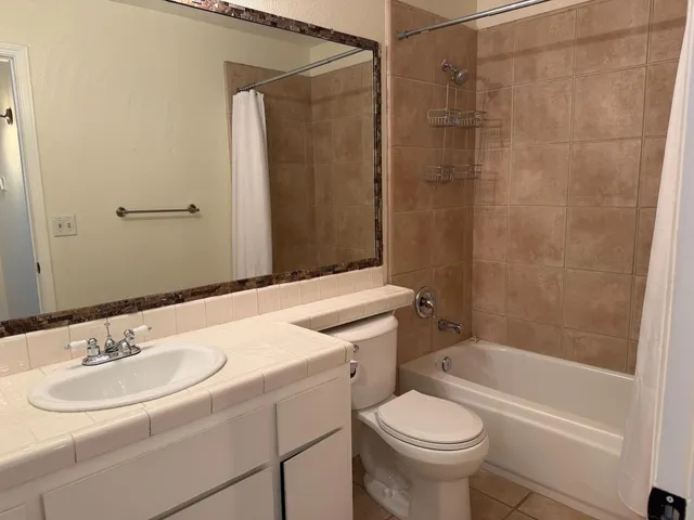 $2,100 | 2134 East Pinedale Avenue, Fresno, CA 93720