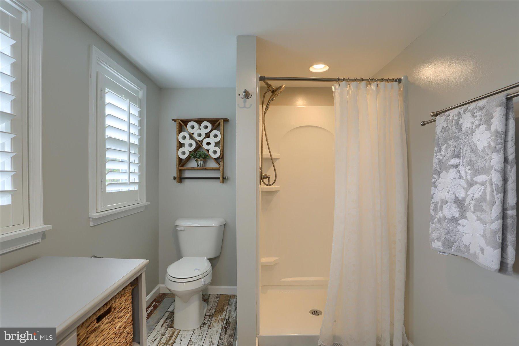 331 Luther Road Harrisburg, PA 17111 - Photo 22 of 42 2nd Story Bath