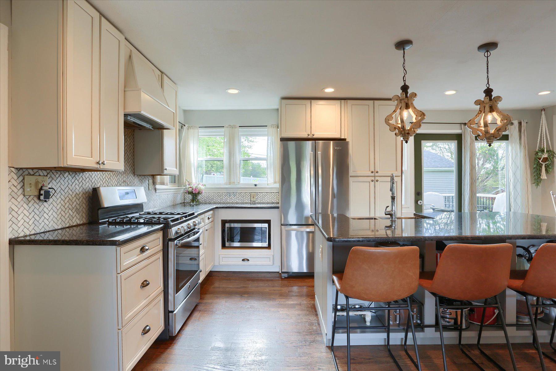 331 Luther Road Harrisburg, PA 17111 - Photo 8 of 42 Kitchen