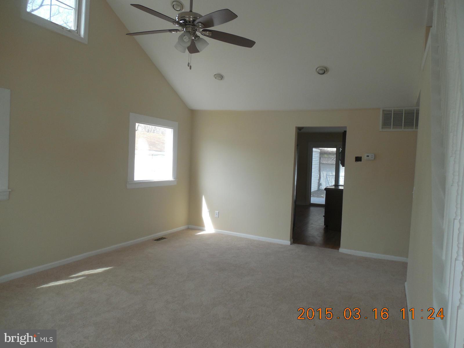 802 Riverside Drive Pasadena, MD 21122 - Photo 2 of 12 Living Room