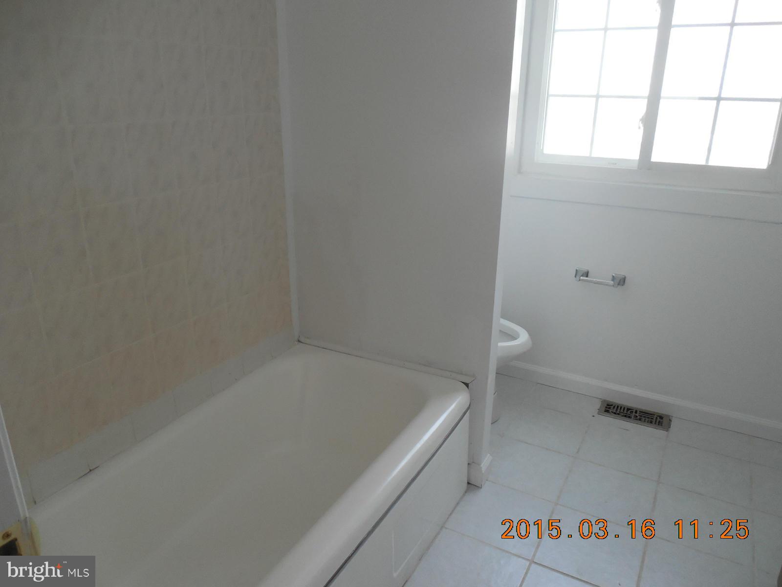 802 Riverside Drive Pasadena, MD 21122 - Photo 5 of 12 Bath