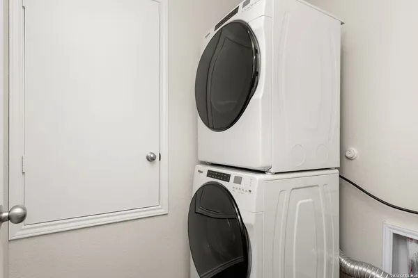 a view of backyard of the house