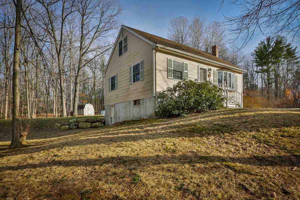 11 Old Bye Road Raymond, NH 03077 - Photo 4 of 32