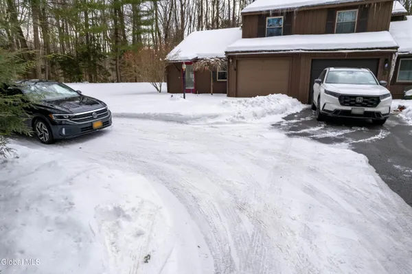 $329,900 | 13 Glenbrook Drive, Clifton Park, NY 12065