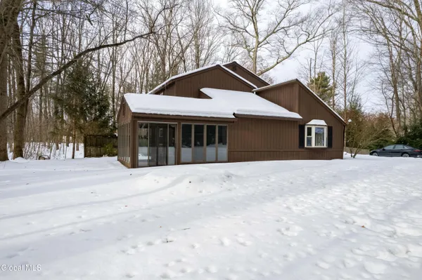 $329,900 | 13 Glenbrook Drive, Clifton Park, NY 12065