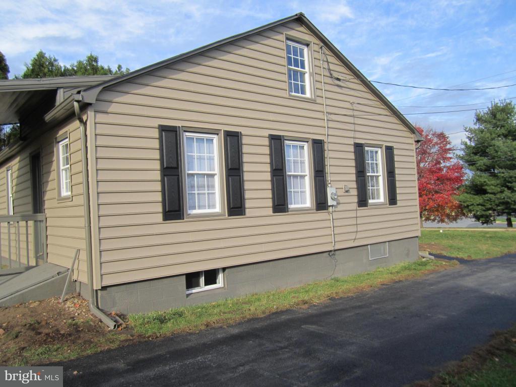 2354 Rockvale Road Lancaster, PA 17602 - Photo 3 of 30